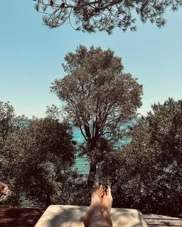 Pinar Deniz feet photo thumbnail