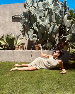 Pinar Deniz feet photo thumbnail