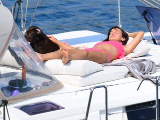 Pinar Deniz feet photo thumbnail
