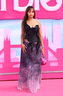 PinkPantheress feet photo thumbnail