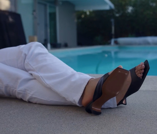 PinkPantheress feet photo thumbnail