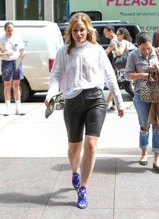 Piper Perabo feet photo thumbnail