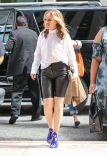 Piper Perabo feet photo thumbnail