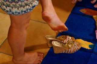 Piper Perabo feet photo thumbnail