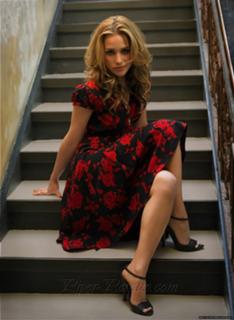 Piper Perabo feet photo thumbnail