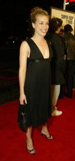 Piper Perabo feet photo thumbnail
