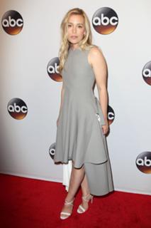 Piper Perabo feet photo thumbnail