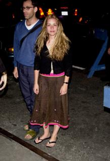 Piper Perabo feet photo thumbnail