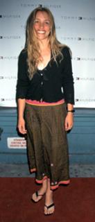 Piper Perabo feet photo thumbnail