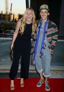 Piper Perabo feet photo thumbnail