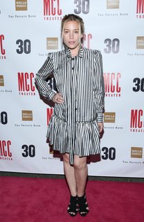 Piper Perabo feet photo thumbnail