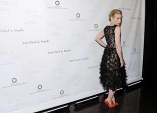 Piper Perabo feet photo thumbnail