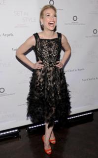Piper Perabo feet photo thumbnail