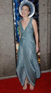 Piper Perabo feet photo thumbnail