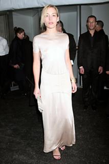 Piper Perabo feet photo thumbnail