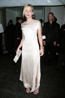 Piper Perabo feet photo thumbnail