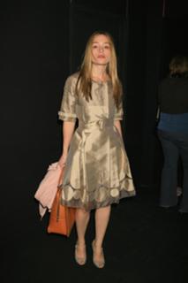 Piper Perabo feet photo thumbnail