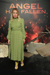 Piper Perabo feet photo thumbnail
