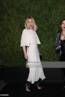 Piper Perabo feet photo thumbnail