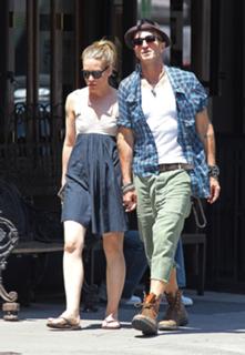 Piper Perabo feet photo thumbnail