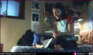 Piper Perabo feet photo thumbnail
