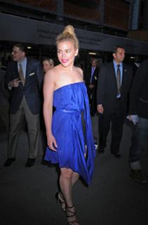 Piper Perabo feet photo thumbnail