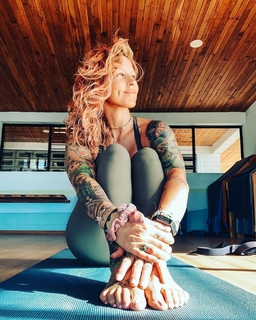 Pixie Acia feet photo 11