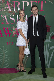 Pixie Geldof feet photo 7
