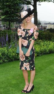 Pixie Lott feet photo thumbnail