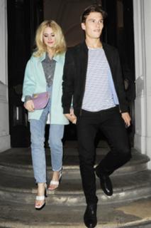 Pixie Lott feet photo thumbnail