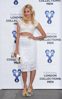 Pixie Lott feet photo thumbnail