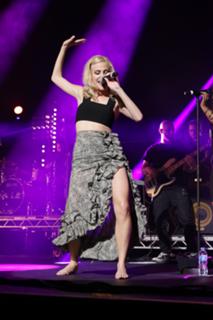 Pixie Lott feet photo thumbnail