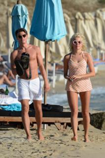 Pixie Lott feet photo thumbnail