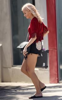 Pixie Lott feet photo thumbnail