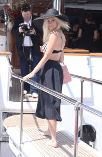 Pixie Lott feet photo thumbnail