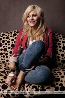 Pixie Lott feet photo thumbnail