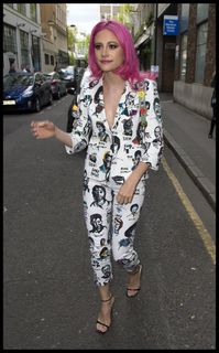 Pixie Lott feet photo thumbnail
