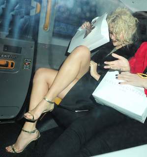 Pixie Lott feet photo thumbnail