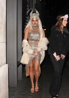 Pixie Lott feet photo thumbnail