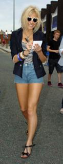 Pixie Lott feet photo thumbnail