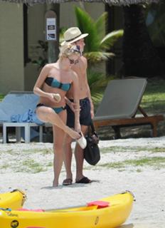 Pixie Lott feet photo thumbnail