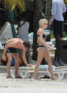 Pixie Lott feet photo thumbnail