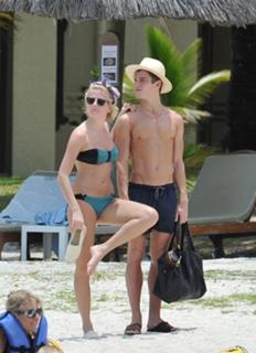 Pixie Lott feet photo thumbnail