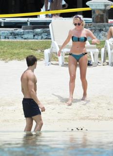Pixie Lott feet photo thumbnail