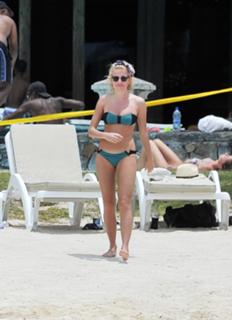 Pixie Lott feet photo thumbnail