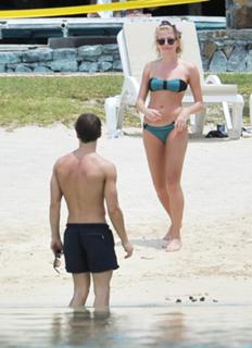 Pixie Lott feet photo thumbnail