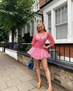Pixie Lott feet photo thumbnail