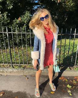 Pixie Lott feet photo thumbnail