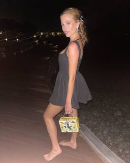 Pixie Lott feet photo thumbnail