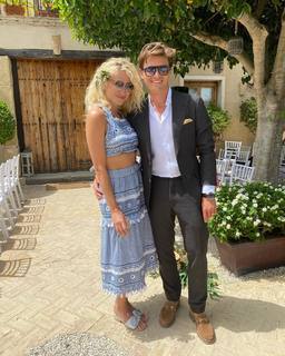 Pixie Lott feet photo thumbnail